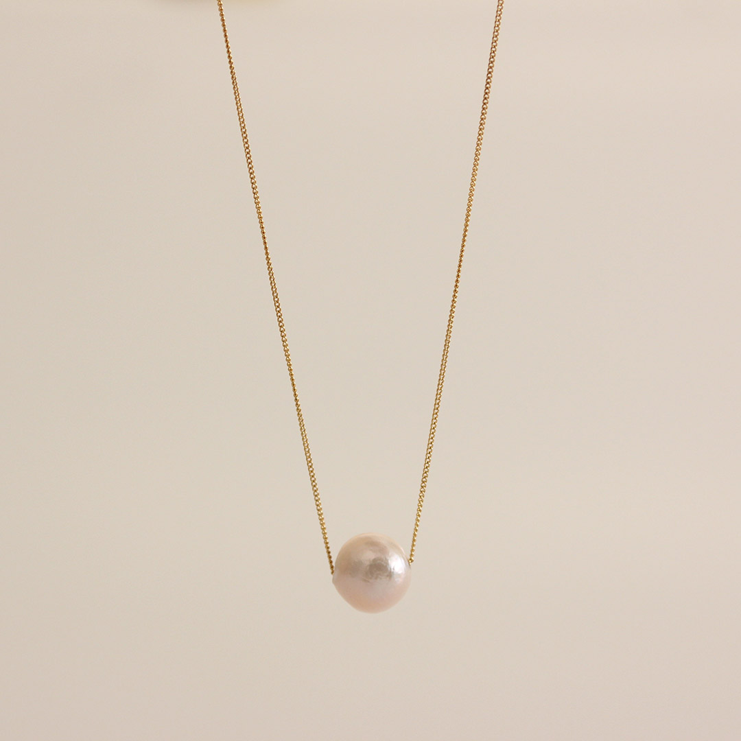 1 pearl necklace
